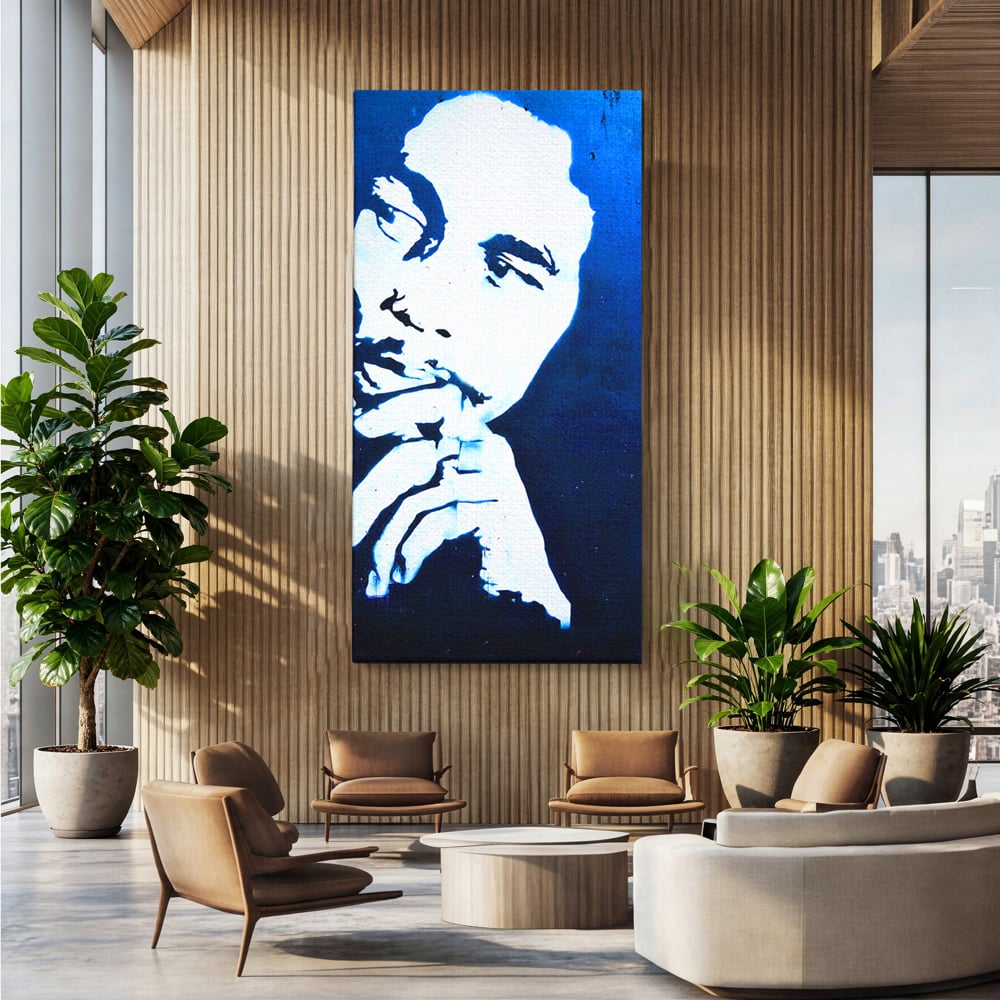 Tablou canvas cu tablou canvas cu portretul stilizat al lui bob marley, fara rama, pe sasiu de lemn, pe perete intr-un birou